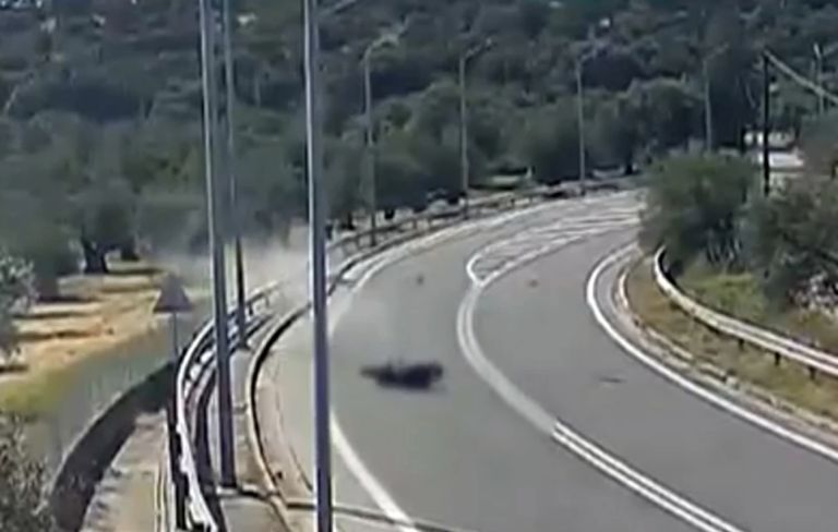 Τραγωδία με νεκρούς 16χρονο και 18χρονο στη Μυτιλήνη – Η μηχανή χτύπησε σε κράσπεδο και κολόνα [vid]