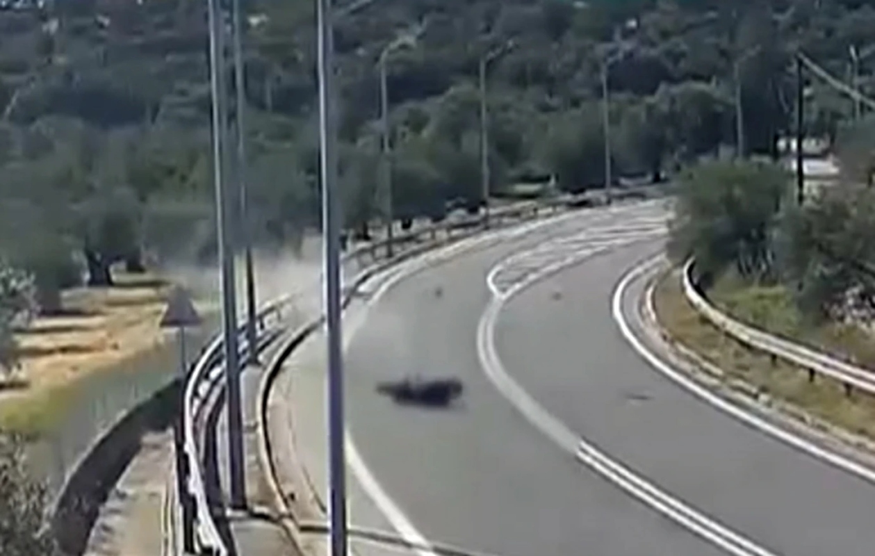 Τραγωδία με νεκρούς 16χρονο και 18χρονο στη Μυτιλήνη – Η μηχανή χτύπησε σε κράσπεδο και κολόνα [vid]