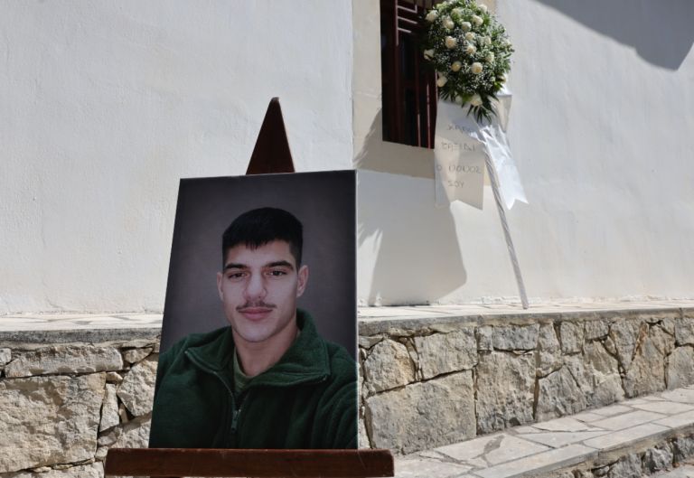 Θρήνος και οργή στην κηδεία του 21χρονου Νικήτα: Συγγενείς ξέσπασαν κατά αστυνομικών – “Φύγετε από το χωριό”
