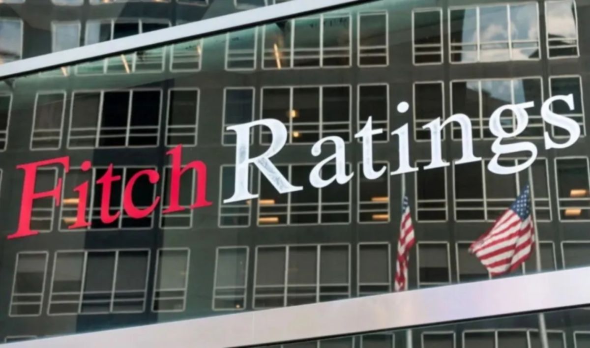Fitch “παγώνει” την Ελλάδα στο BBB – Οι οίκοι βλέπουν σταθερότητα, αλλά όχι άλμα