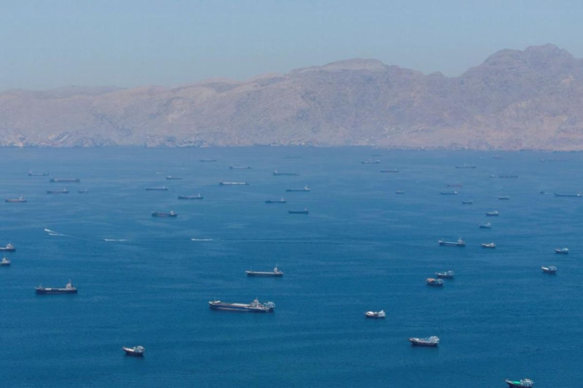 Πυραυλικά «μηνύματα» στον Περσικό: ΗΠΑ και Ιράν διαπραγματεύονται με το δάχτυλο στη σκανδάλη