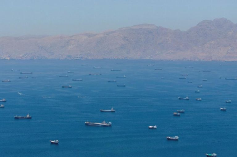 Πυραυλικά «μηνύματα» στον Περσικό: ΗΠΑ και Ιράν διαπραγματεύονται με το δάχτυλο στη σκανδάλη