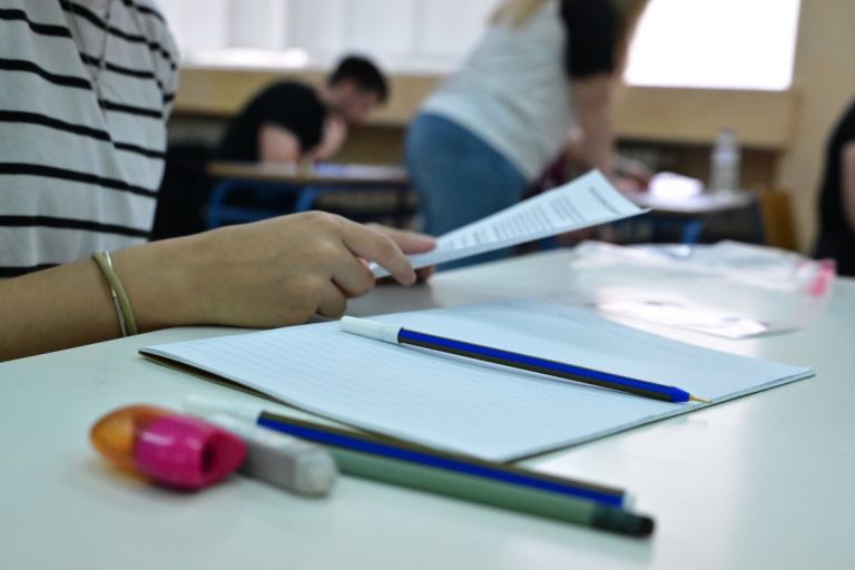 Πανελλήνιες 2026: Πρεμιέρα για τα ΕΠΑΛ με Νέα Ελληνικά – Στη μάχη των εξετάσεων οι υποψήφιοι