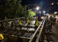 Ν.Φιλαδέλφεια: Σε μία νύχτα έστησαν στρατιωτική μεταλλική πεζογέφυρα συνεργασία ενόπλων δυνάμεων δήμου