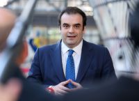 Βαριά προειδοποίηση Πιερρακάκη: Το πετρέλαιο δεν γυρίζει εύκολα στα 70 δολάρια