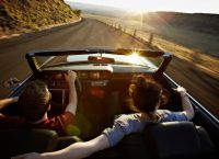 Το 51% των Ελλήνων ταξιδιωτών σχεδιάζει road trips, σύμφωνα με τη Booking.com