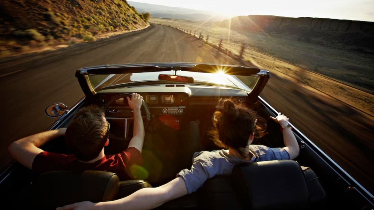Το 51% των Ελλήνων ταξιδιωτών σχεδιάζει road trips, σύμφωνα με τη Booking.com