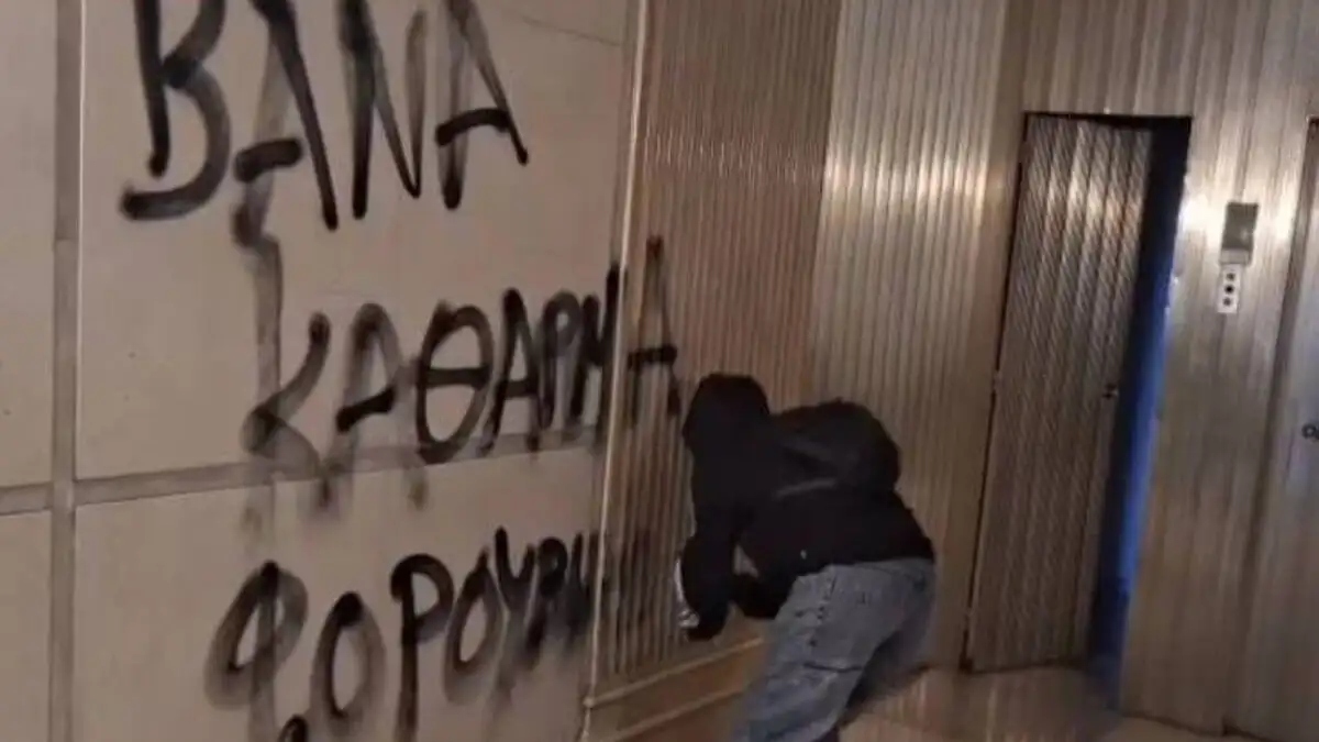 Διπλή επίθεση σε πανεπιστημιακούς σε Αθήνα και Θεσσαλονίκη – Βανδάλισαν το σπίτι καθηγήτριας του ΕΚΠΑ