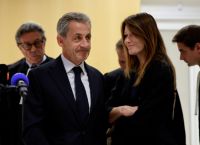 Σαρκοζί: Τέλος στο «βραχιολάκι» – δικαστική ελάφρυνση για τον πρώην πρόεδρο της Γαλλίας