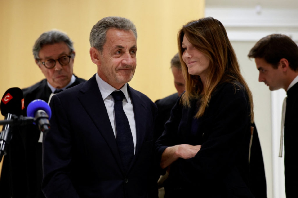 Σαρκοζί: Τέλος στο «βραχιολάκι» – δικαστική ελάφρυνση για τον πρώην πρόεδρο της Γαλλίας