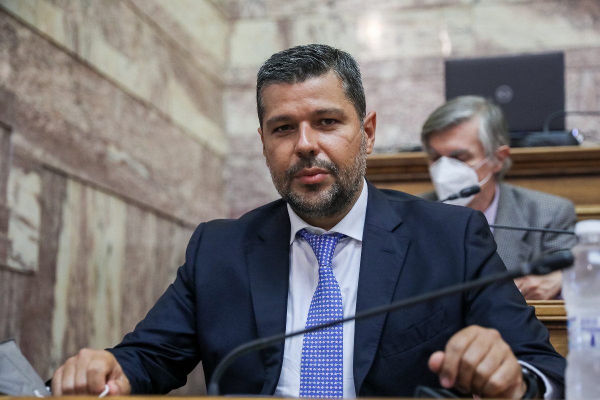 ΔΕΗ: Πώς ανακατεύει την τράπουλα στην κινητή τηλεφωνία