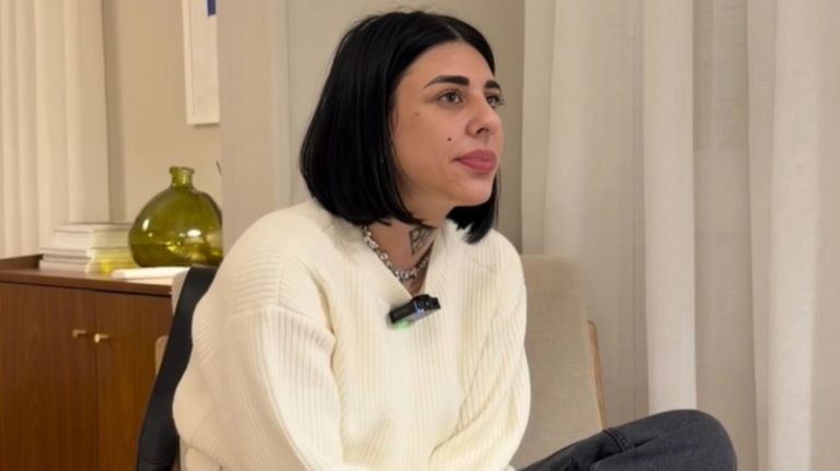 Super Κική: “Μπορώ και βλέπω το μέλλον και αποφεύγω ατυχήματα – Χαλάω 20 με 30 χιλιάρικα τον μήνα”