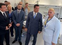 «Δεν κλείσαμε τη Νάουσα – τη δυναμώνουμε»: Ο Άδωνις χτίζει το νέο αφήγημα για το ΕΣΥ