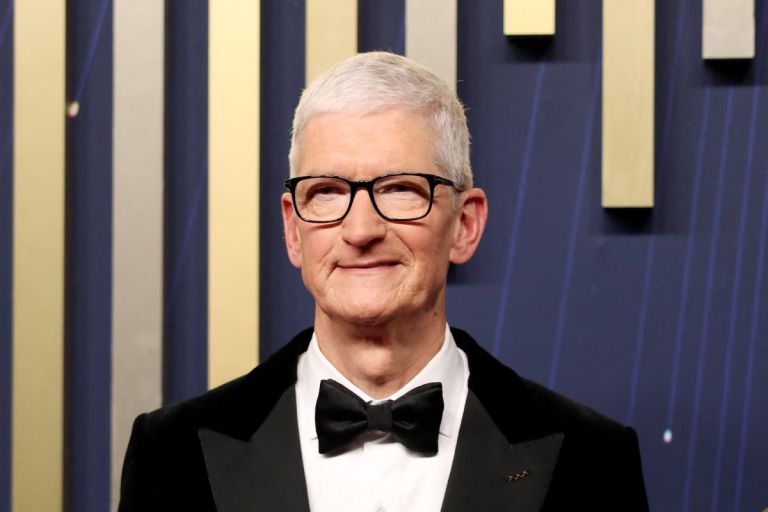 Apple: Ο Τιμ Κουκ αποχωρεί – Οι 3 λόγοι και ο διάδοχος Τζον Τέρνους