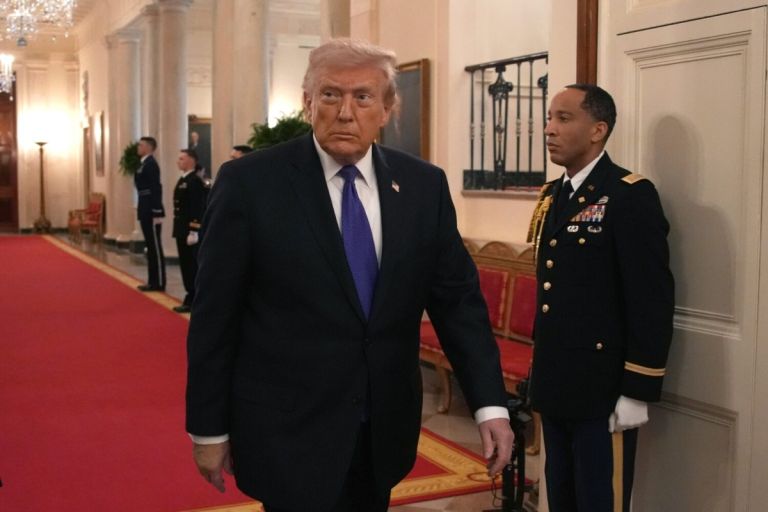 Στα πρόθυρα ανάφλεξης: ΗΠΑ–Ιράν συγκρούονται στα Στενά του Ορμούζ