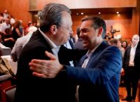 «Από τον εξώστη στο υπόγειο»: Ο Τσίπρας σβήνει τον παλιό ΣΥΡΙΖΑ και χτίζει νέο κόμμα εξουσίας