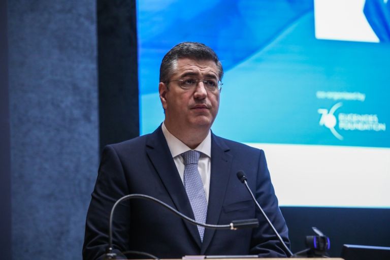 Τζιτζικώστας προς αεροπορικές: «Ακυρώνετε πτήσεις; Θα αποζημιώνετε τους επιβάτες»