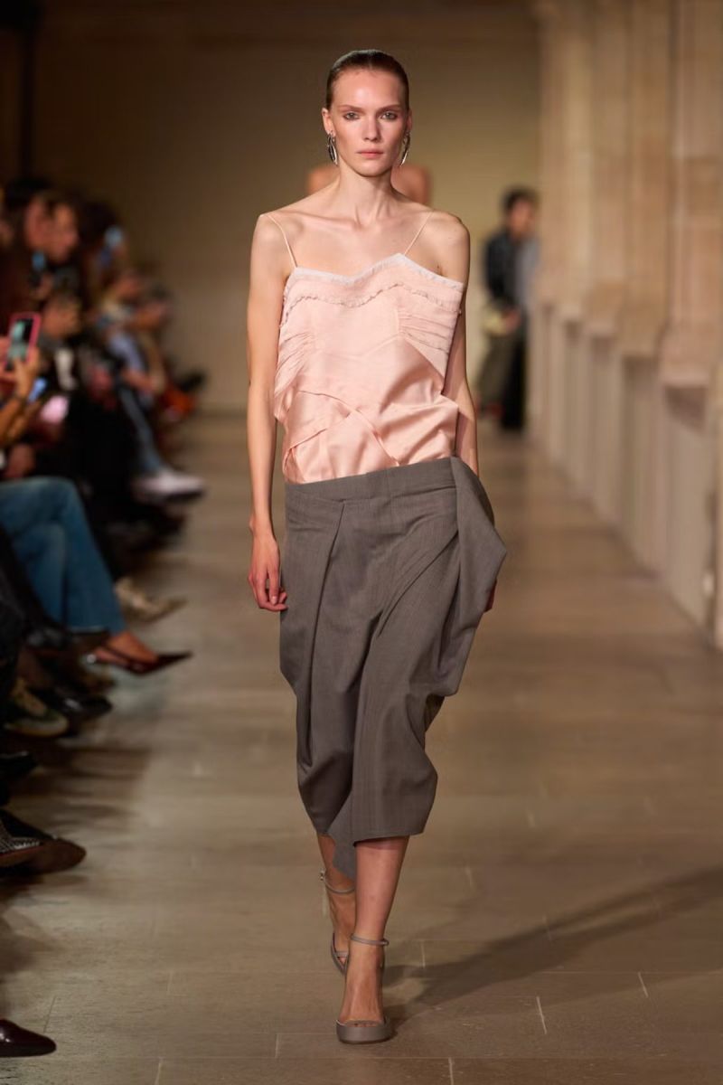 Spring/Summer 2026 Fashion Trends: Τα looks που πρέπει να φορέσεις από τώρα