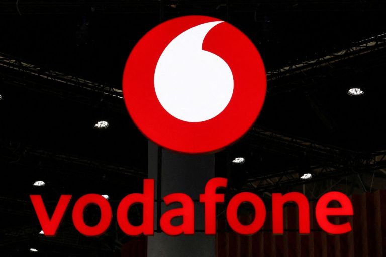 Vodafone: Εξαγοράζει το 49% της VodafoneThree με 5,8 δισ. δολάρια
