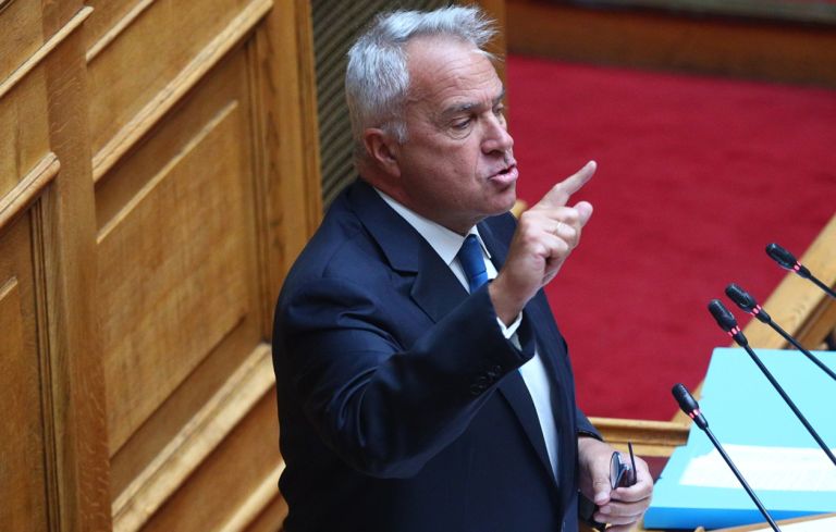 «Έκρηξη» στη Βουλή για τις υποκλοπές – Η κυβέρνηση «ασπίδα» με εθνική άμυνα