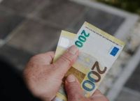 Μόνιμη ετήσια οικονομική ενίσχυση ύψους 300 ΕΥΡΩ – Ποιους αφορά