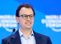 «Καμπανάκι» για την Ευρώπη: Οι ΗΠΑ «κόβουν» τα ΑΙ μοντέλα της Anthropic για τους μη Αμερικανούς