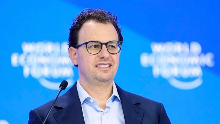 «Καμπανάκι» για την Ευρώπη: Οι ΗΠΑ «κόβουν» τα ΑΙ μοντέλα της Anthropic για τους μη Αμερικανούς