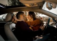 Σεξ στο αυτοκίνητο: 5 στάσεις που προτιμούν πολλά ζευγάρια για περισσότερη ποικιλία