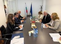 Πλεύρης από το Συμβούλιο ΔΕΥ: «Η επιτυχία του Συμφώνου εξαρτάται από τις επιστροφές παράνομων μεταναστών»