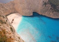 Από τις Κυκλάδες μέχρι τα Δωδεκάνησα: Τα ελληνικά νησιά που προτείνει η Le Figaro για ήρεμες διακοπές