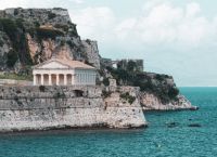 Ελληνικός τουρισμός: Θετικό ξεκίνημα τον Μάιο με άνοδο από Βρετανία και Γερμανία