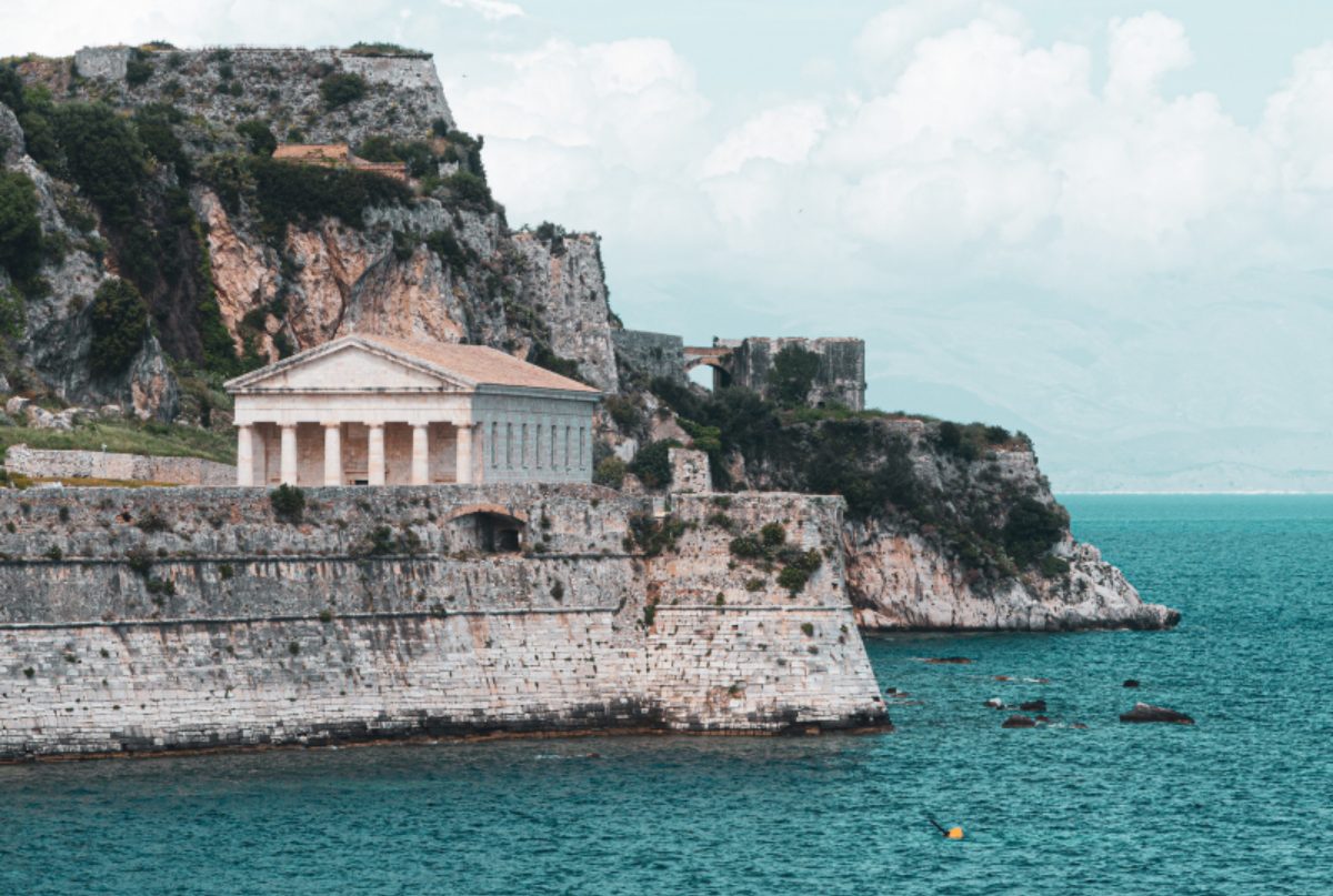 Ελληνικός τουρισμός: Θετικό ξεκίνημα τον Μάιο με άνοδο από Βρετανία και Γερμανία