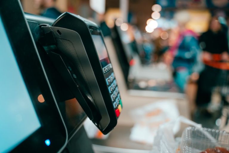 Αδήλωτα POS από Βουλγαρία: Το νέο κόλπο φοροδιαφυγής που ανησυχεί την ΑΑΔΕ