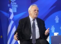 «Απρέπεια» ή πολιτικό σήμα; Ο Δραγασάκης, η έδρα και η νέα ρευστότητα στην Αριστερά