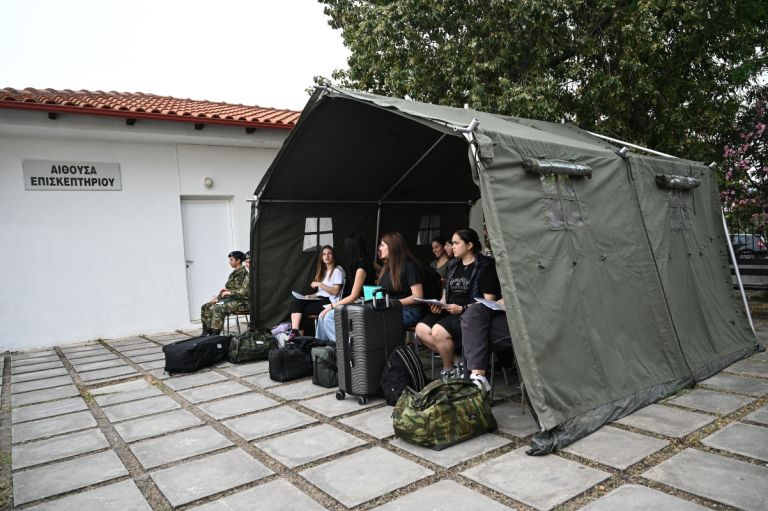 Ιστορική ημέρα στον Στρατό: Το ΚΕΥΠ Λαμίας υποδέχθηκε τις πρώτες γυναίκες νεοσύλλεκτες