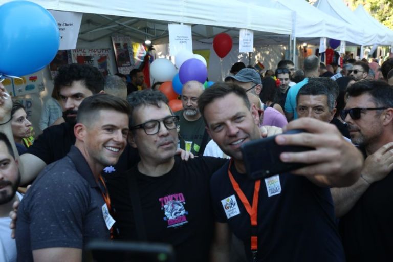Athens Pride 2026: Χιλιάδες κόσμου στο Σύνταγμα για την πορεία υπερηφάνειας