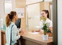 Booking.com: Μόλις 3 στους 10 ΛΟΑΤΚΙ+ ταξιδιώτες δηλώνουν ανοιχτά την ταυτότητά τους στα ταξίδια