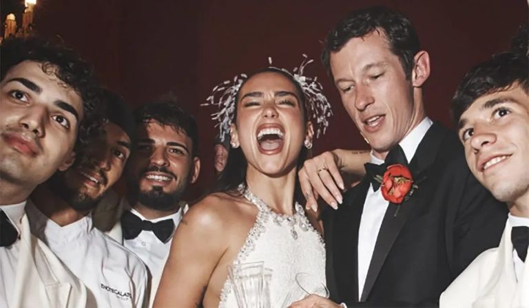Η Dua Lipa αποκάλυψε το νυφικό της – Η πρώτη νυφική δημιουργία του Matthieu Blazy για τη Chanel