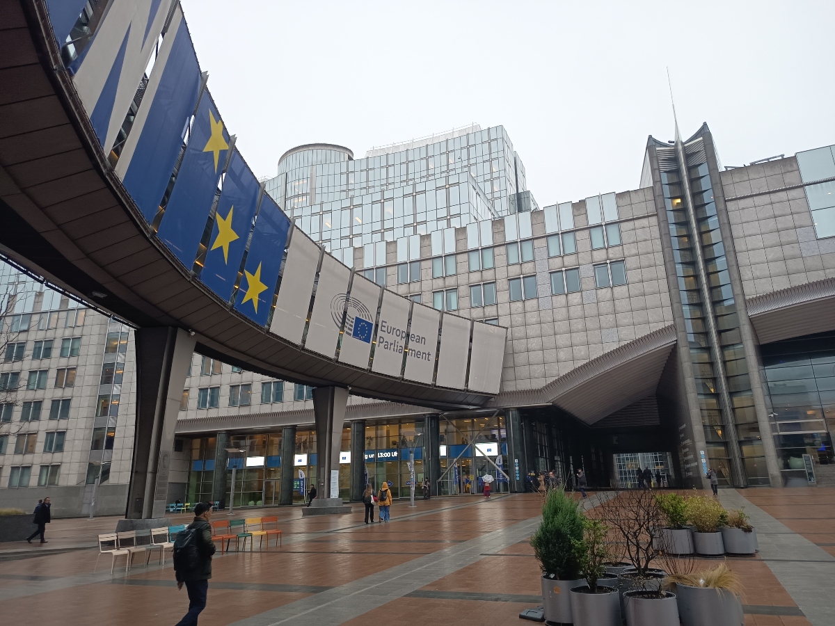 Πήγαμε στις Βρυξέλλες και μιλήσαμε με την ευρωβουλευτή Έλενα Κουντουρά