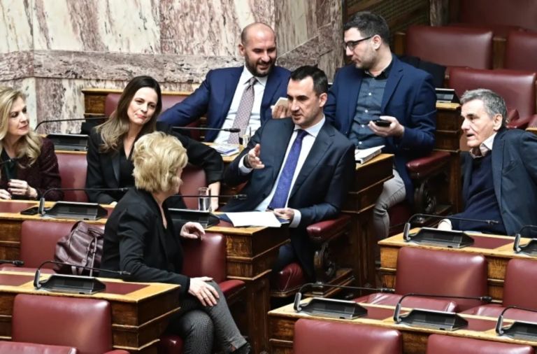 Επίσημο τέλος στην Κ.Ο. της Νέας Αριστεράς – 40 ανεξάρτητοι βουλευτές