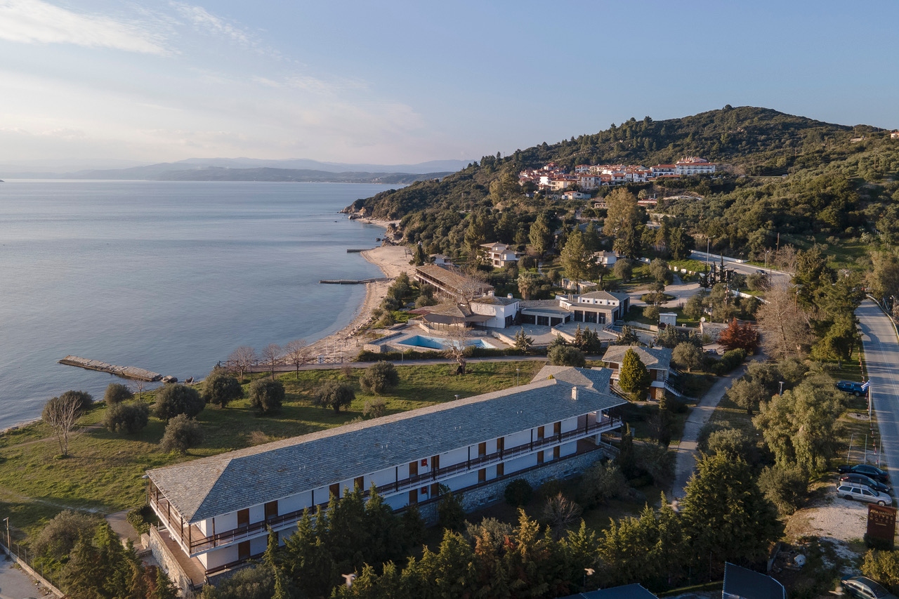 Στη Domes Resorts το ιστορικό Ξενία Ουρανούπολη και γίνεται Casa Cook Athos