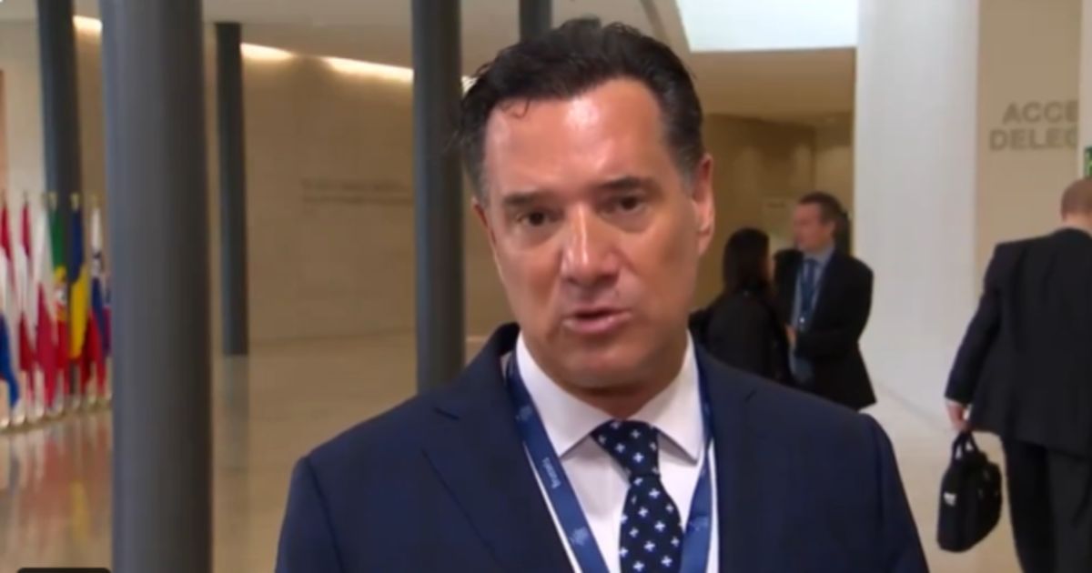 ΑΠΟ ΛΟΥΞΕΜΒΟΥΡΓΟ Ο ΑΔΩΝΙΣ ΧΤΥΠΑ ΚΑΜΠΑΝΑΚΙ ΣΤΗΝ ΕΕ: «Να Μην Ακριβύνουν τα Φάρμακα για τους Ευρωπαίους Πολίτες»