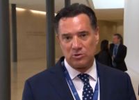 ΑΠΟ ΛΟΥΞΕΜΒΟΥΡΓΟ Ο ΑΔΩΝΙΣ ΧΤΥΠΑ ΚΑΜΠΑΝΑΚΙ ΣΤΗΝ ΕΕ: «Να Μην Ακριβύνουν τα Φάρμακα για τους Ευρωπαίους Πολίτες»