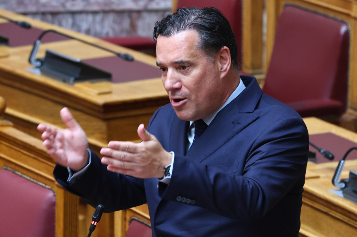 Άδωνις Γεωργιάδης: Γιατί επιμένει στο outsourcing και τι απάντησε για τους συμβασιούχους ΣΟΧ