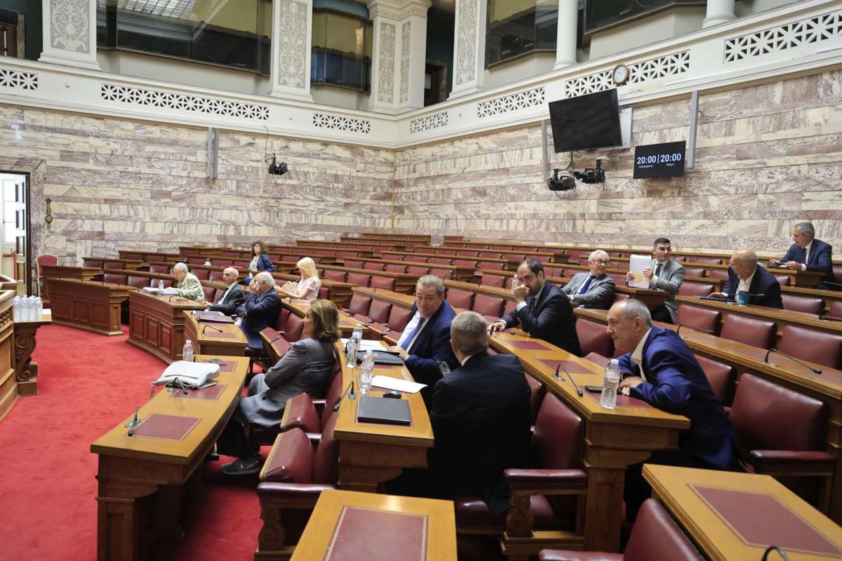 Άρθρο 86: Βουλή ή Δικαιοσύνη; Σύγκρουση ΝΔ–αντιπολίτευσης για τις διώξεις υπουργών