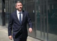 ΠΑΣΟΚ: Σχέδιο τεσσάρων αξόνων απέναντι στις δημοσκοπικές πιέσεις και την άνοδο Τσίπρα
