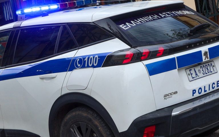 Βούλα: Προσποιήθηκε υπάλληλο του ΔΕΔΔΗΕ και άρπαξε λίρες, μετρητά και κοσμήματα αξίας χιλιάδων ευρώ