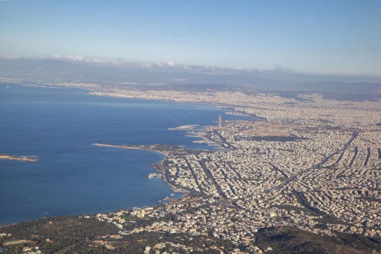 Μυστήριο πάνω από την Αθήνα: Η οσμή αερίου που αποκάλυψε τα κενά στην περιβαλλοντική επιτήρηση