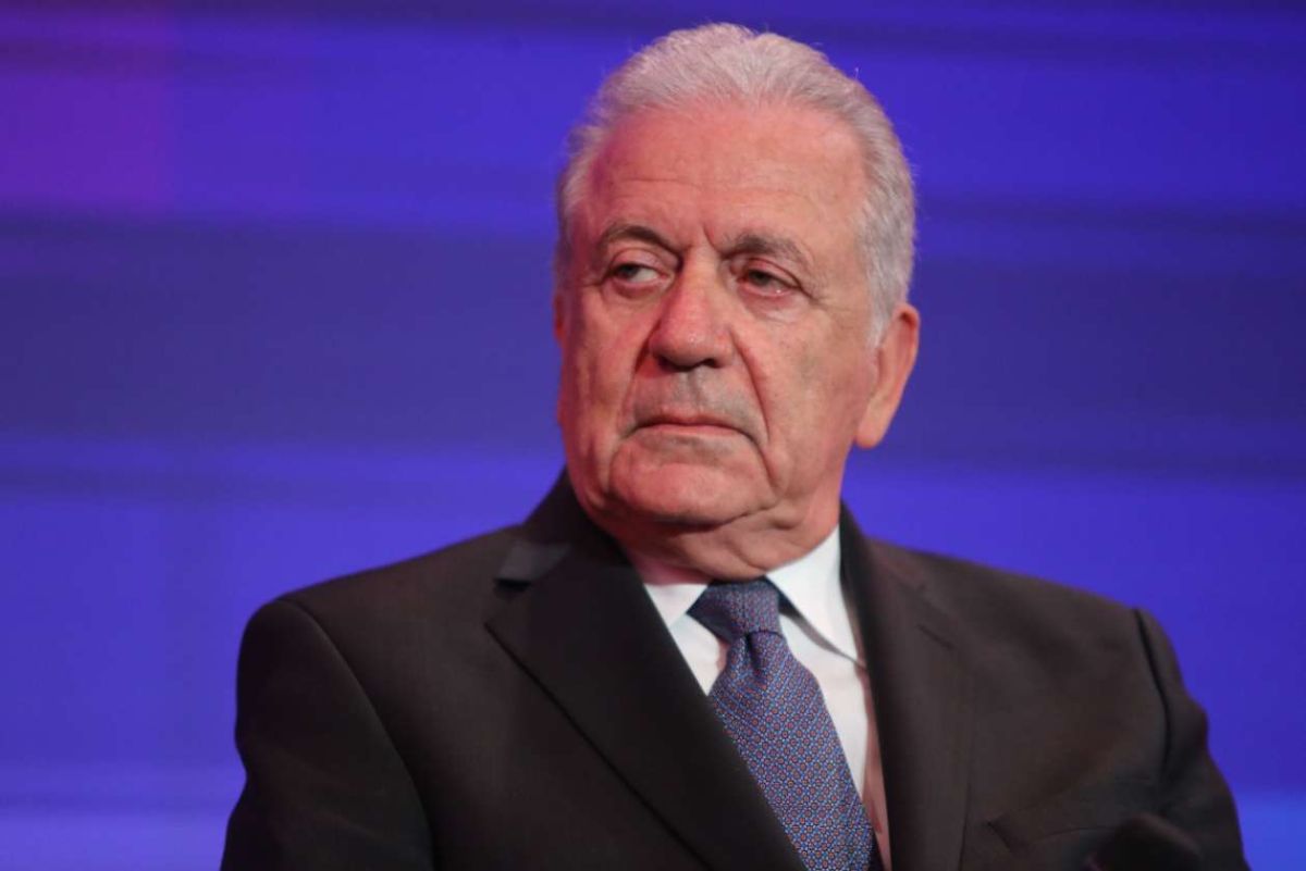 Η Επιτροπή Δεοντολογίας εισηγείται την άρση ασυλίας του Αβραμόπουλου μετά το βελγικό ένταλμα
