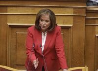Μπακογιάννη:Τέλος οι γέφυρες με Σαμαρά – «Αλαζόνας ο Τσίπρας, δεν πείθει ο Ανδρουλάκης»